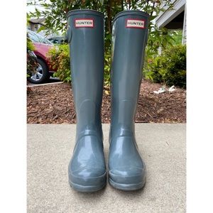 Women’s tall Hunter rain boots, Size 7